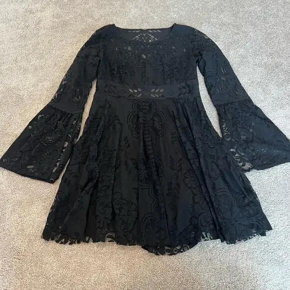 Free People Women's Black Lace Mini‎ Dress Bell Sleeve Size Small - Picture 6 of 9